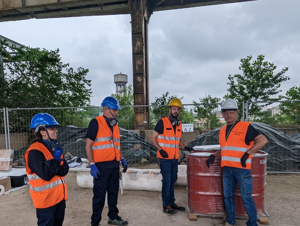 team Atlas Services con dispositivi di protezioni individuale